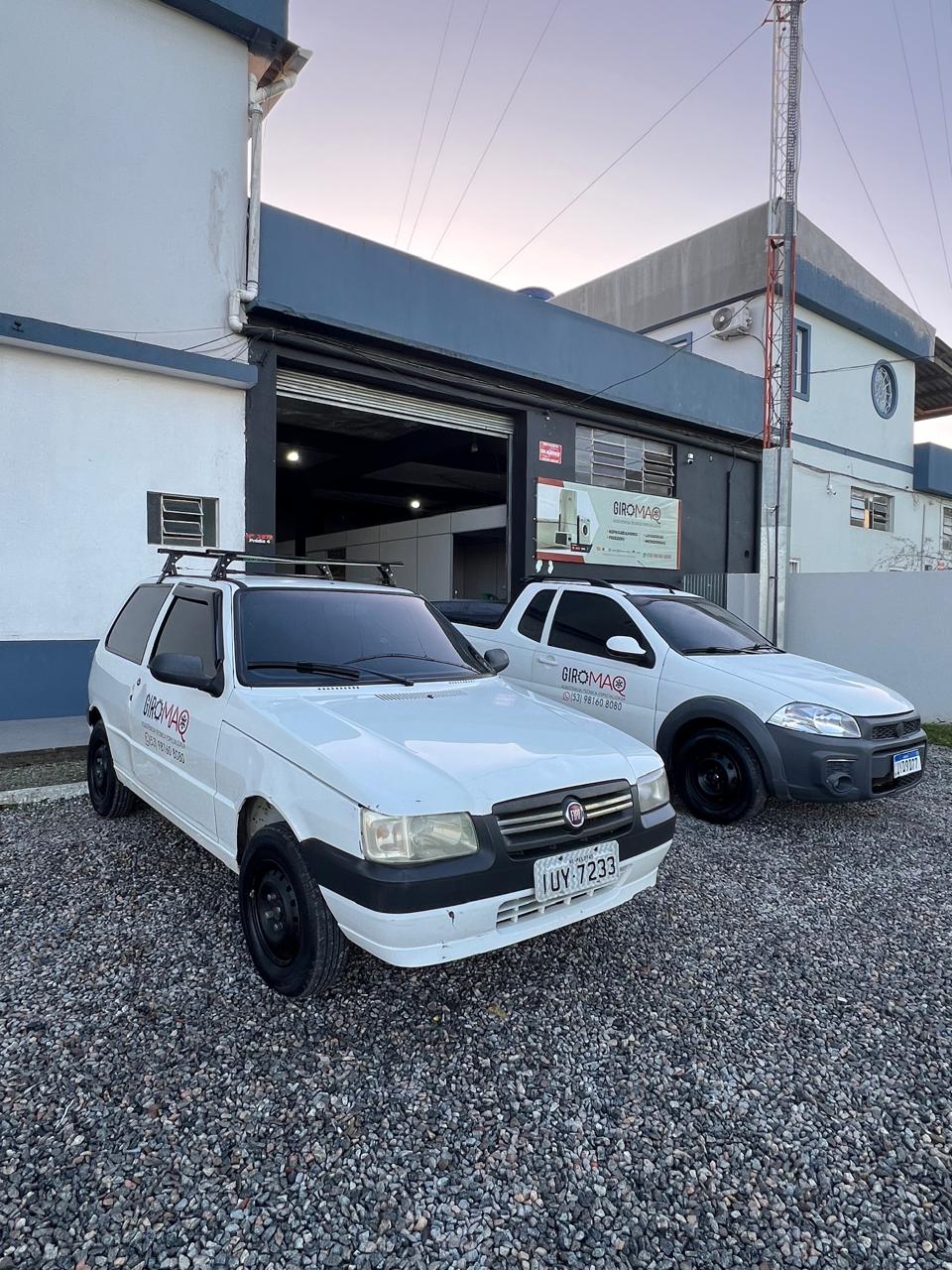 Fachada da oficina Giromaq com veículos de serviço estacionados - Manutenção de eletrodomésticos em Pelotas RS